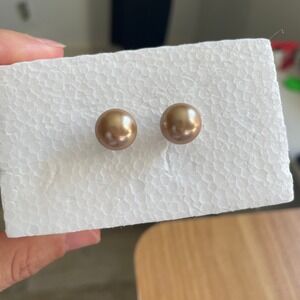 Golden Pearl Stud Earrings Jewelry Classic Simple Minimalist Chic Clean‎ Girl